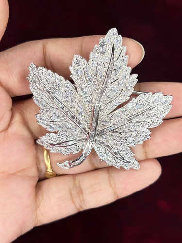 Queen Elizabeth II Canadian Maple Leaf Brooch Encrusted With Simulated Diamond - Picture 2 of 3