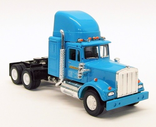 Corgi 1/50 Scale Model Truck 55802 - Kenworth W925 Semi Box Container - Navajo - Picture 3 of 4