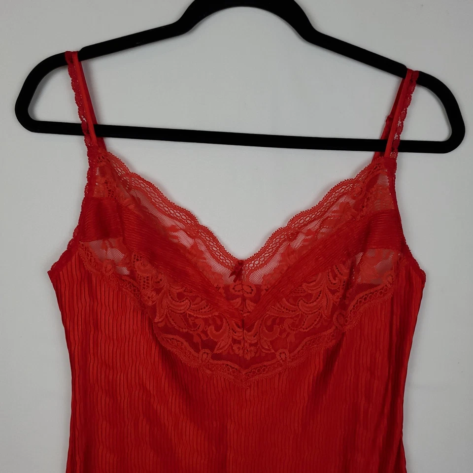 Conjunto de camisola Warners vintage 34 y pantalones cortos Tap pequeños ribete de encaje nailon rojo Foto 2 de 4