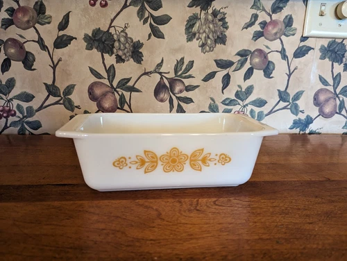 VINTAGE PYREX BUTTERFLY GOLD LOAF PAN #913