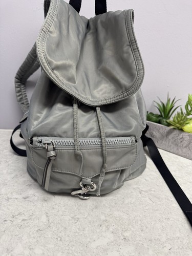 Mochila de nailon Rebecca Minkoff masilla plateada bolsillos medianos con cremallera Nordstrom - Imagen 3 de 24