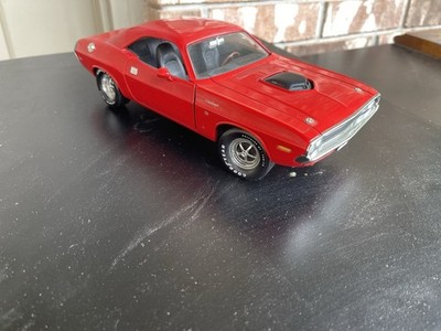Ertl 1970 Dodge Challenger R/t Bright Red 1/18 Scale In Great