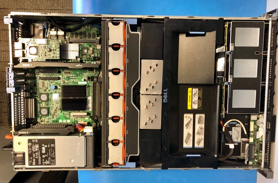 Dell PowerEdge R810 Xeon E7-4830 2.2GHz 192 GB -  2U Server No Drives/No OS - Image 3 of 4