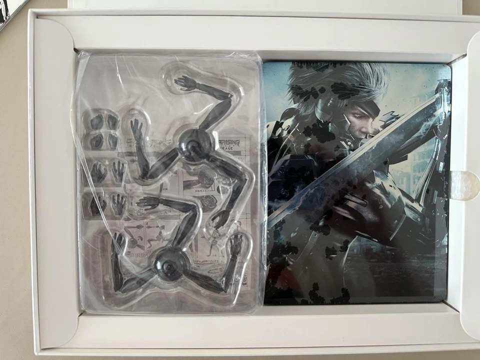 PS3 Metal Gear Rising Revengeance Premium Package Limited Edition Figure Book CD - Image 4 of 4