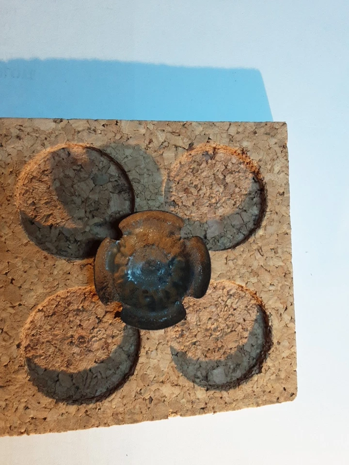 Très Rare....Capsule De Champagne  PIPER  Numéro 8.    À Encoches . - Photo 4/4