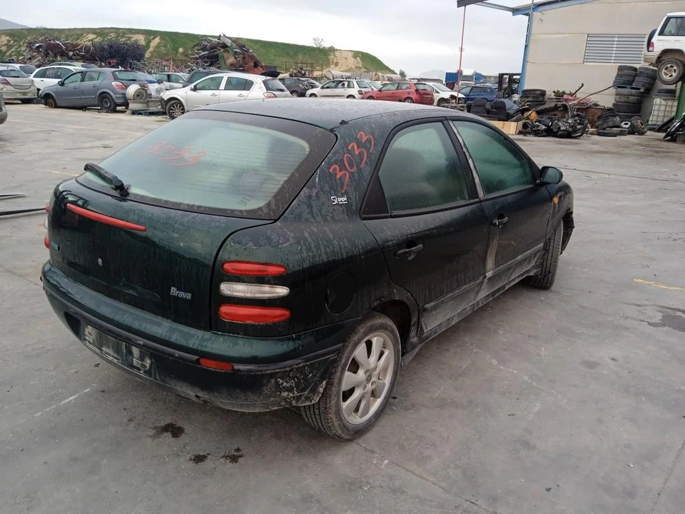 Enjoliveur Inf Feu Arriere Gauche pour FIAT BRAVA (182) 2001 223447 - Photo 4/4