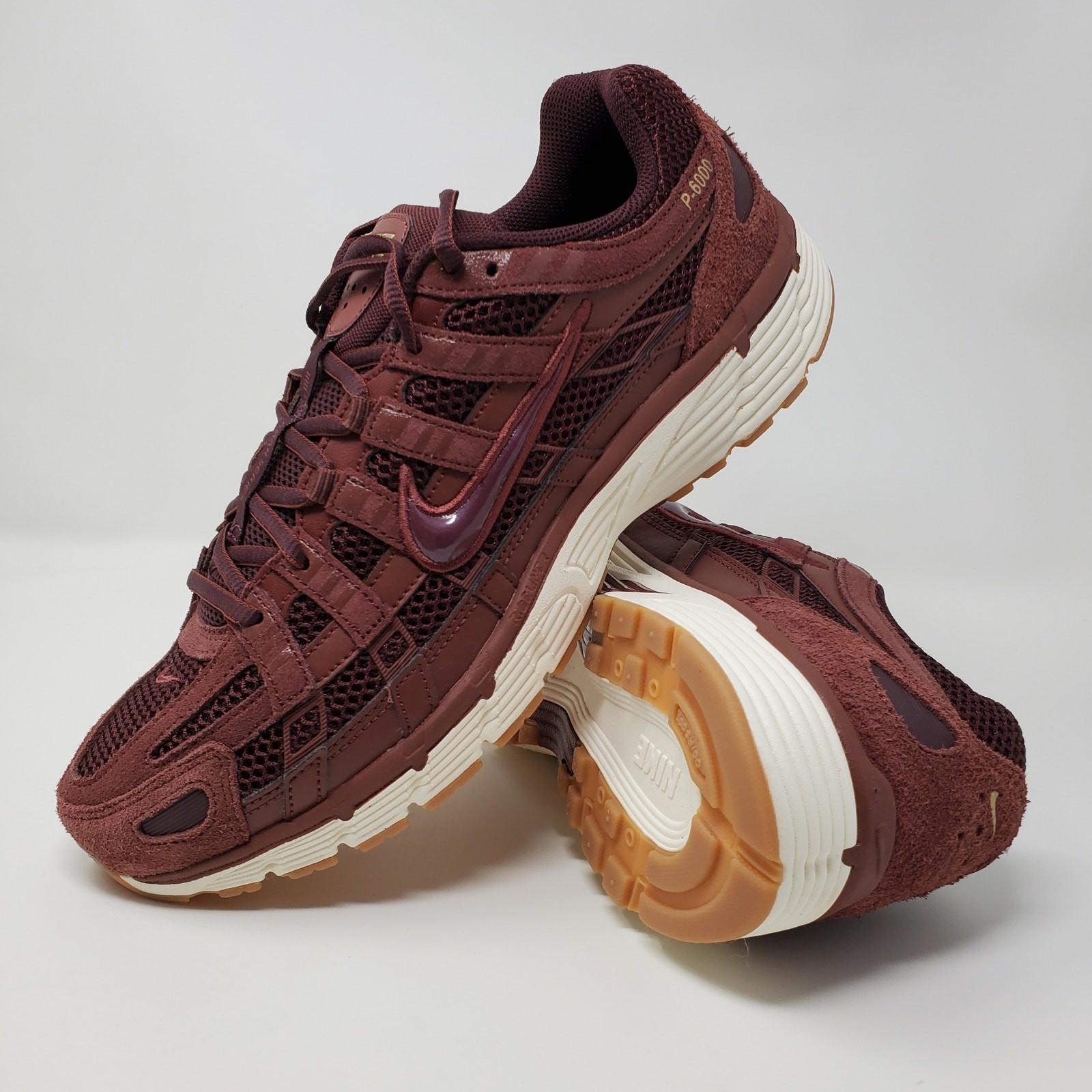 Nike P-6000 SE Dark Pony Metallic Gold Burgundy Crush Men's Size 11.5 HF0015-200