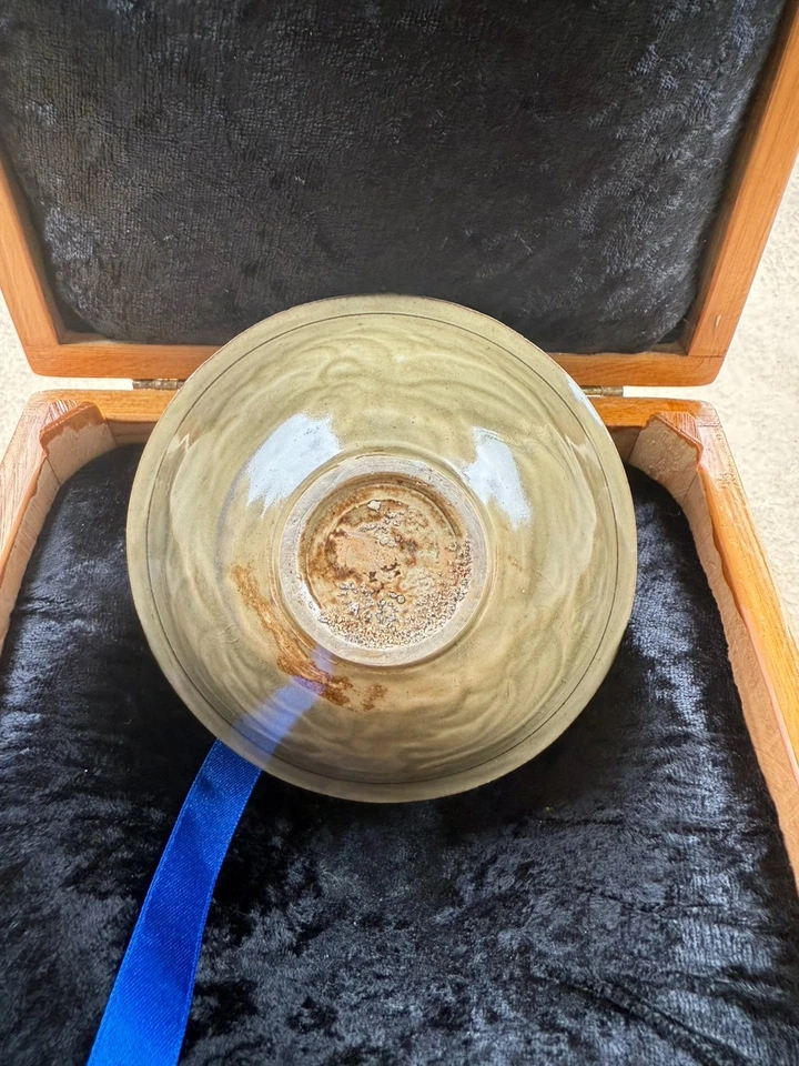 Antiguo horno chino Northern Song Yaozhou Celadon Lotus Bowl con Foto 2 de 4