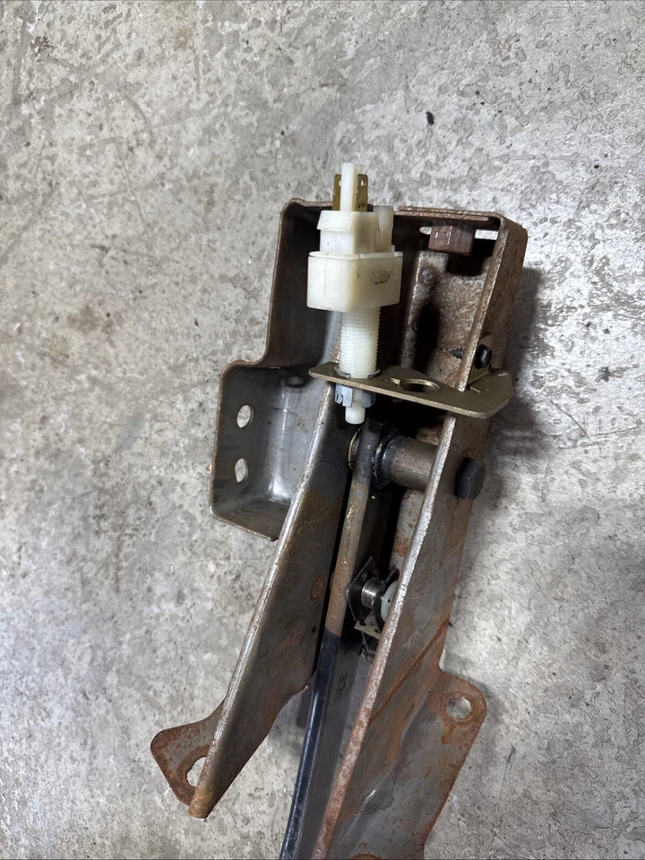 Jeep Cherokee XJ 1987-1990 pedal de freno automático OEM (W90) Foto 4 de 4