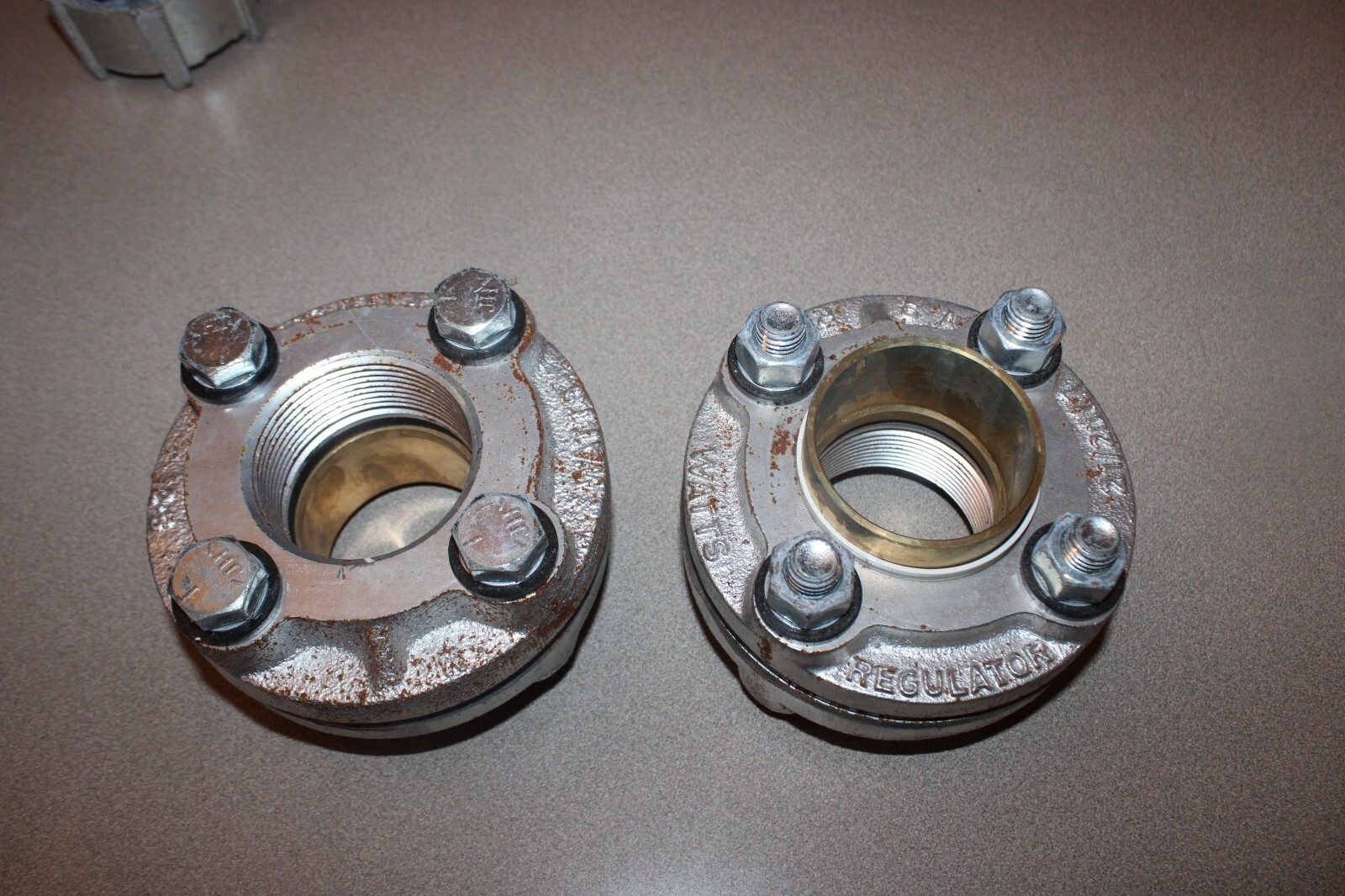 2 WATTS REGULATOR 2 1/2" DIELECTRIC FLANGE FEMALE THREADED IRON COPPER OPEN BOX