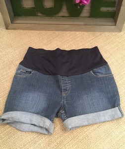 Denim Rolled-Cuff Shorts, Size 