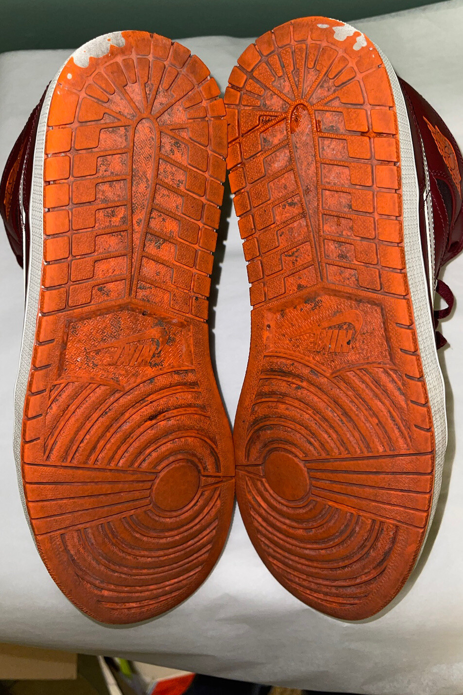 Air Jordans 1 Mid 554724604 Electric OrangeDeep Burgundy Sneakers