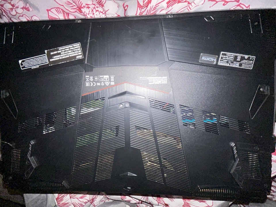 Portátil para juegos MSI Thin i5 10.ª generación Foto 2 de 3