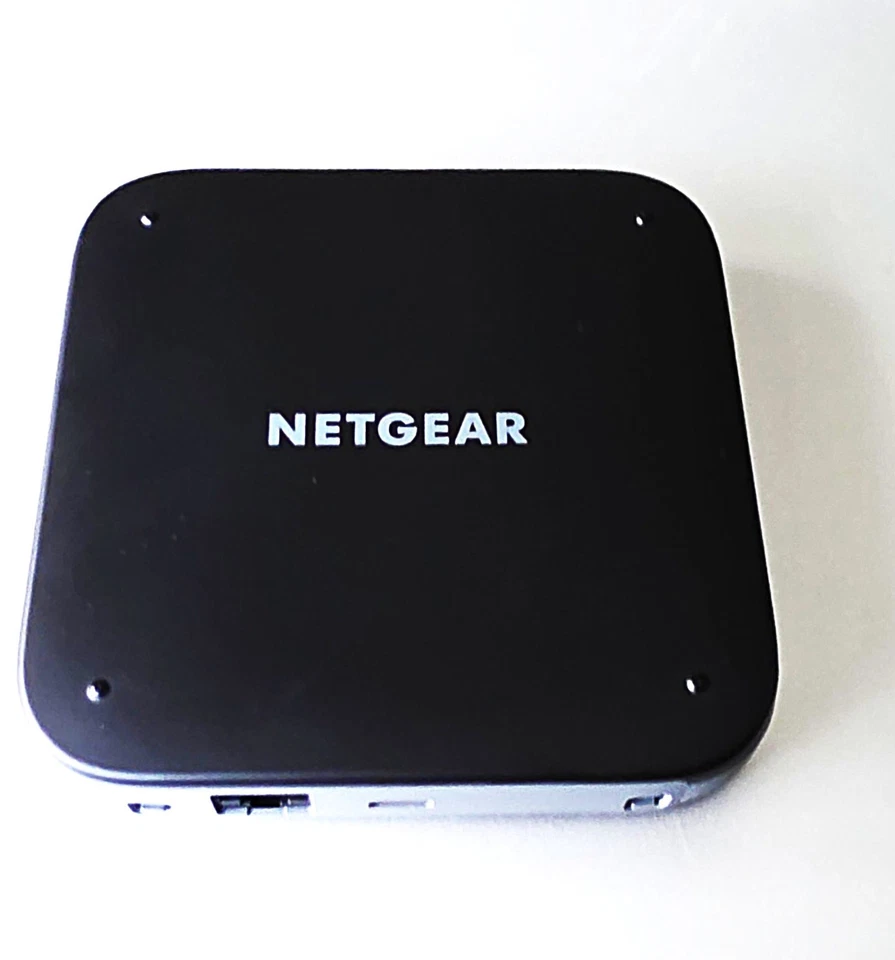 Netgear Nighthawk M6 5G WiFi 6E Mobiler Hotspot-Router (MR6150) -neuwertig- - Bild 3 von 4