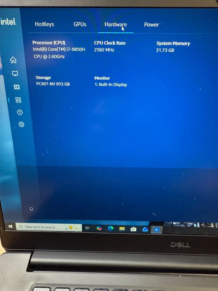Dell Precision 5540 i7-9850H 1TB SSD 32GB RAM (sin cargador incluido) Foto 2 de 4