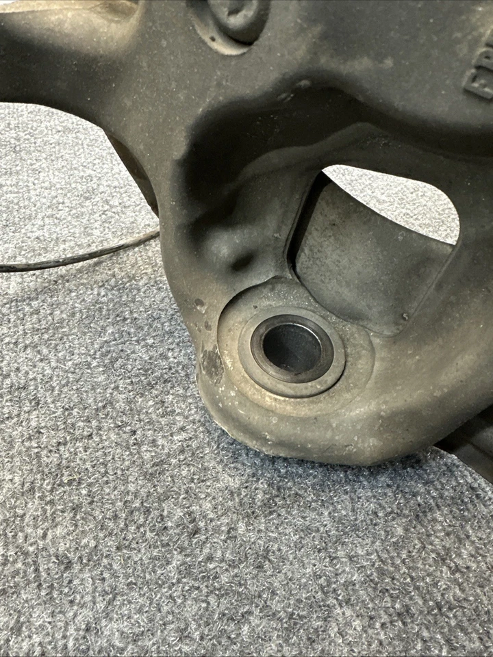 Jaguar XE 2017-2020 AWD conductor izquierdo husillo delantero buje de nudillo OEM Foto 4 de 4