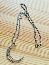 ROMANTIC OPEN WORK SILVER TONE CRESCENT MOON PENDANT 18" NECKLACE