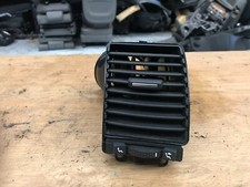 2008 Renault Laguna Front Right Dashboard Air Vent 1068601 2008 Renault Laguna Front Right Dashboard Air Vent 1068601