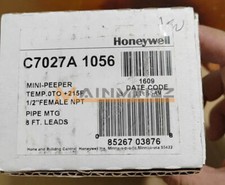 ONE HONEYWELL FLAME DETECTOR C7027A1056 C7027 A 1056 NEW