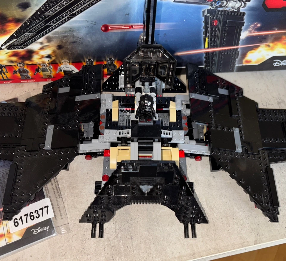 LEGO Star Wars: Krennic's Imperial Shuttle (75156), 100% Completo con una minifigura Foto 3 de 4