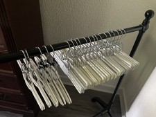 20 LOT WHITE PLASTIC  METAL TAMOR PANTS SLACKS SKIRT CLOTHES CLAMP CLIP HANGERS