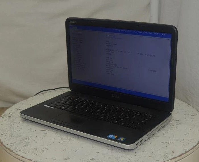 Laptop Dell Vostro 1540 15.6" Intel Core i3 M 380 2.5GHz 4GB 500GB VER NOTAS  Foto 2 de 4