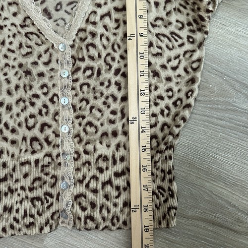 Cardigan camelia maglione pizzo stampa animalier top ritagliato bottoni davanti leopardato - Foto 3 di 11