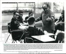 1994 Press Photo Danny DeVito and young co stars in a scene from Renaissance Man