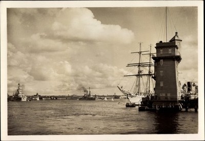 Postcard Hanseatic city of Kiel, US battleship, signal tower, sailing ship - 10471854