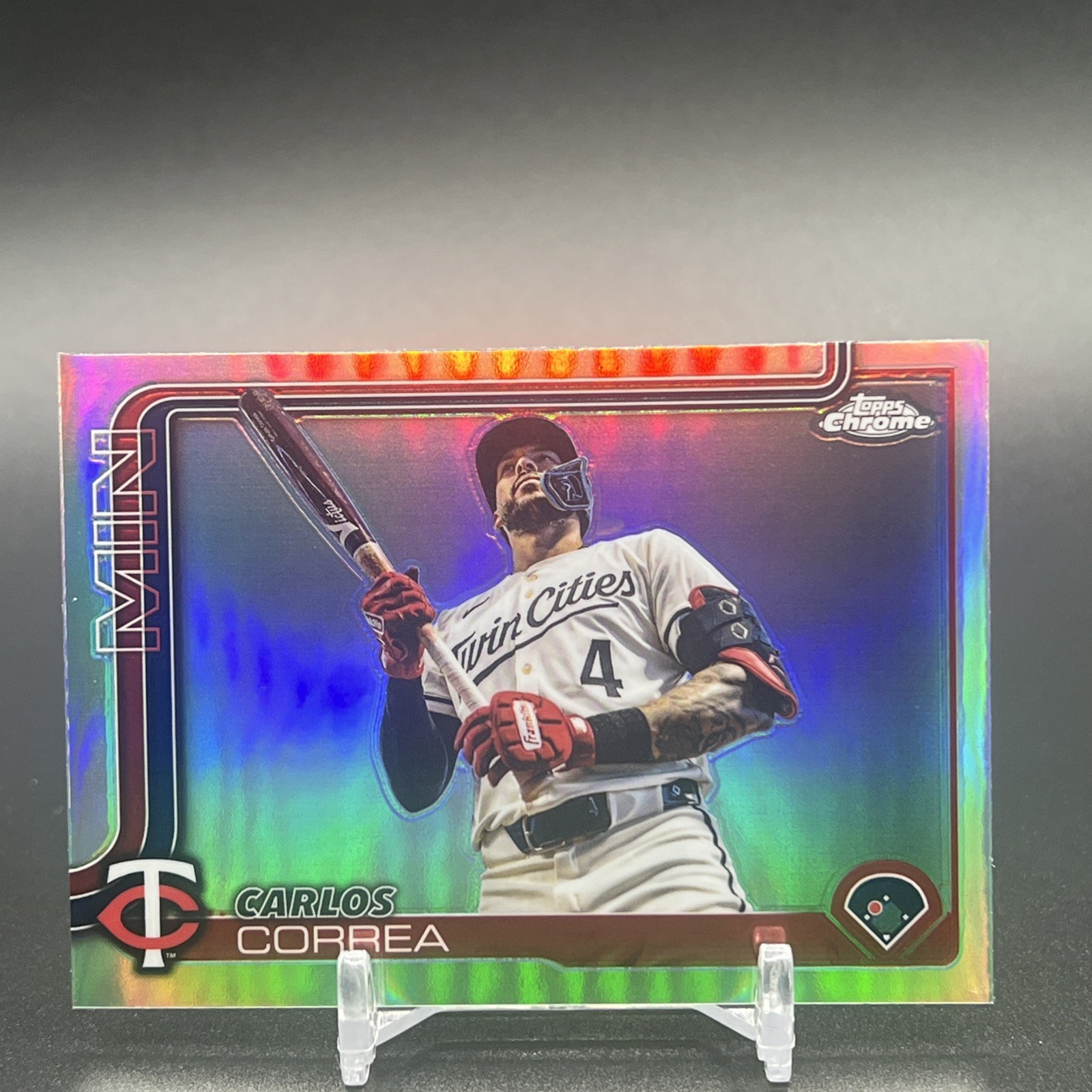 2025 Topps Chrome #204 Carlos Correa Topps Image Variation SP