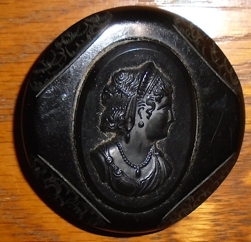 Vintage Bakelite Cameo Brooch Black Morning Jewelry with Pin Back Ex. Cond. L - Picture 2 of 3