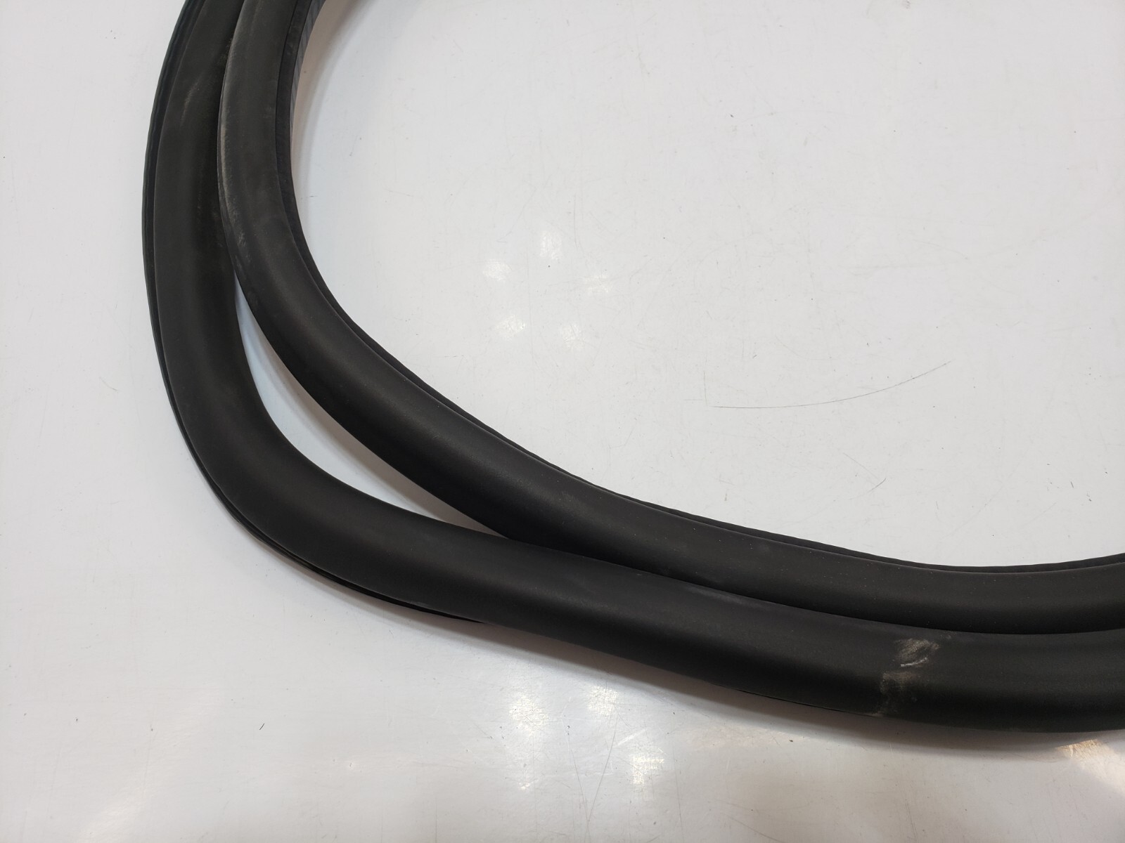 ✅ 2010-2014 OEM Rolls Royce Ghost RR4 Rear Left Driver Side Door Weather Strip