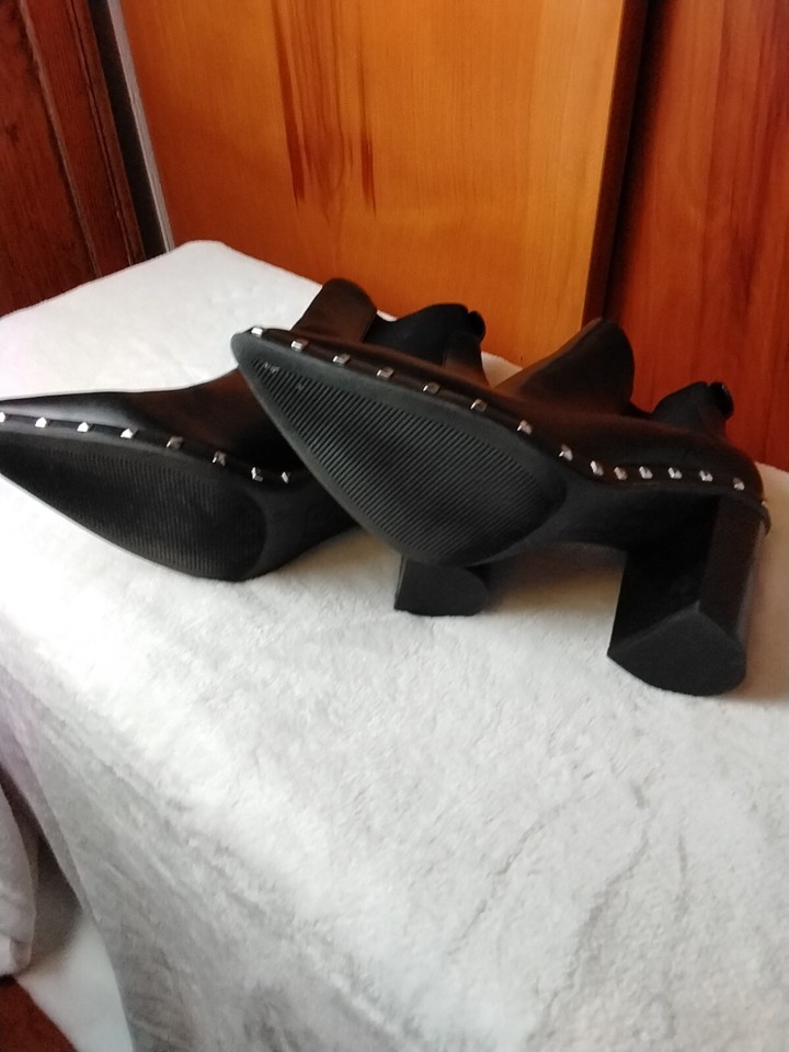 Charles David Dodger Black Pointed Toe Studded Ankle Chelsea Boots