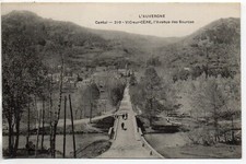 VIC SUR CERE - Cantal - postcard 15 - l' Avenue des sources