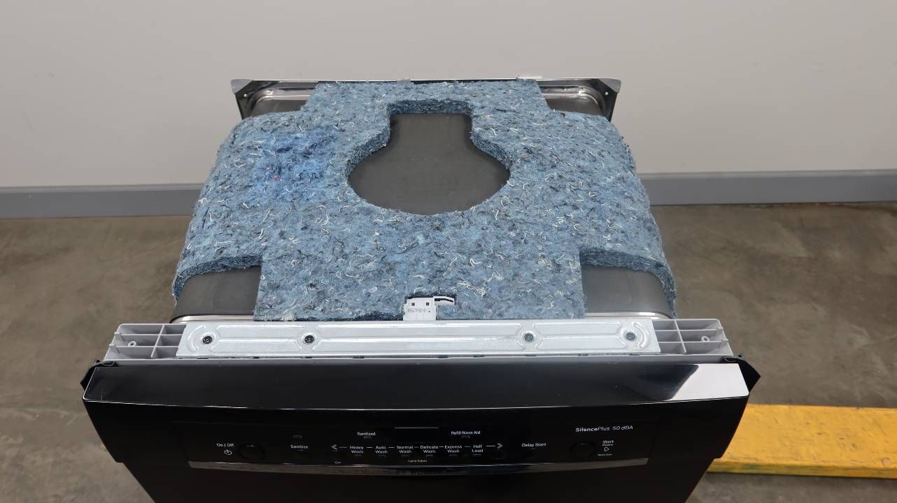 Bosch Ascenta Series 24" 50 dBA Full Console Black Dishwasher