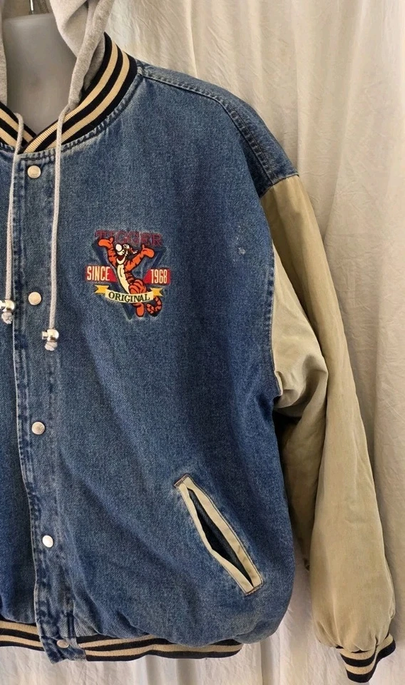 Disney Store Tigger Años 90 Vintage Varsity Bomber Chaqueta Denim Bordada Para Hombres XL Foto 3 de 4