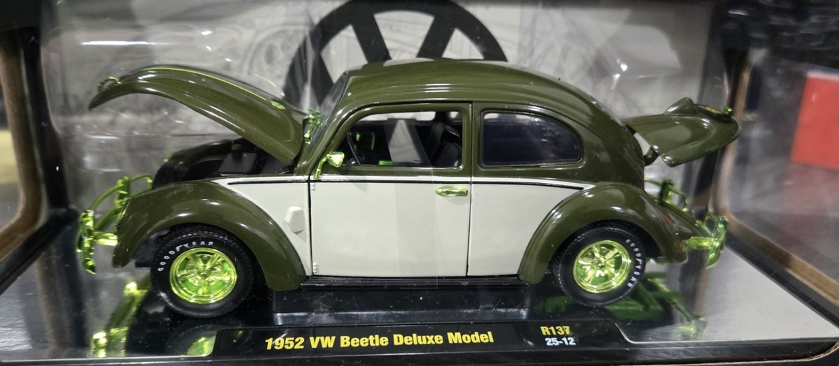 M2 Machines Chase 1952 VW Beetle Deluxe Model , 1:24, 1/750 Chase