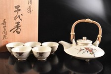U9125: Japanese Satsuma-ware Colored porcelain TEAPOT & CUPS, auto w/signed box