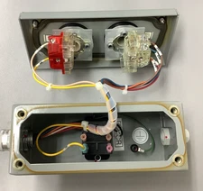 Saginaw LR97418 Pushbutton Enclosure w/ Square-D 65097-049-01 Push Button (b634)