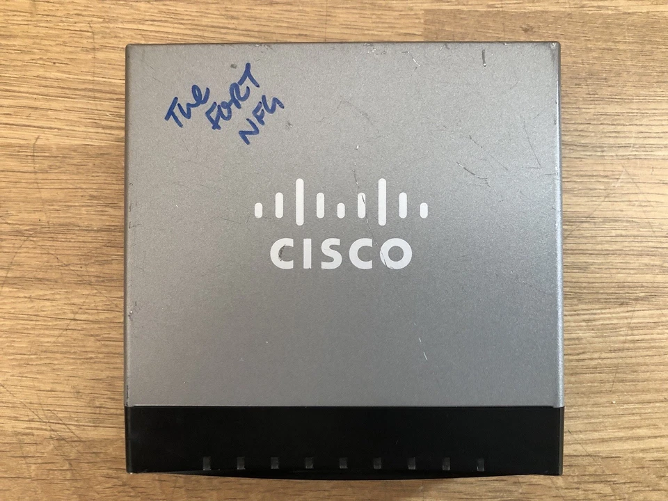 Cisco SF100D-08 with No UK PSU Cisco 8-Port 10/100 Switch Cisco SD208T -Inc VAT - Image 3 of 4