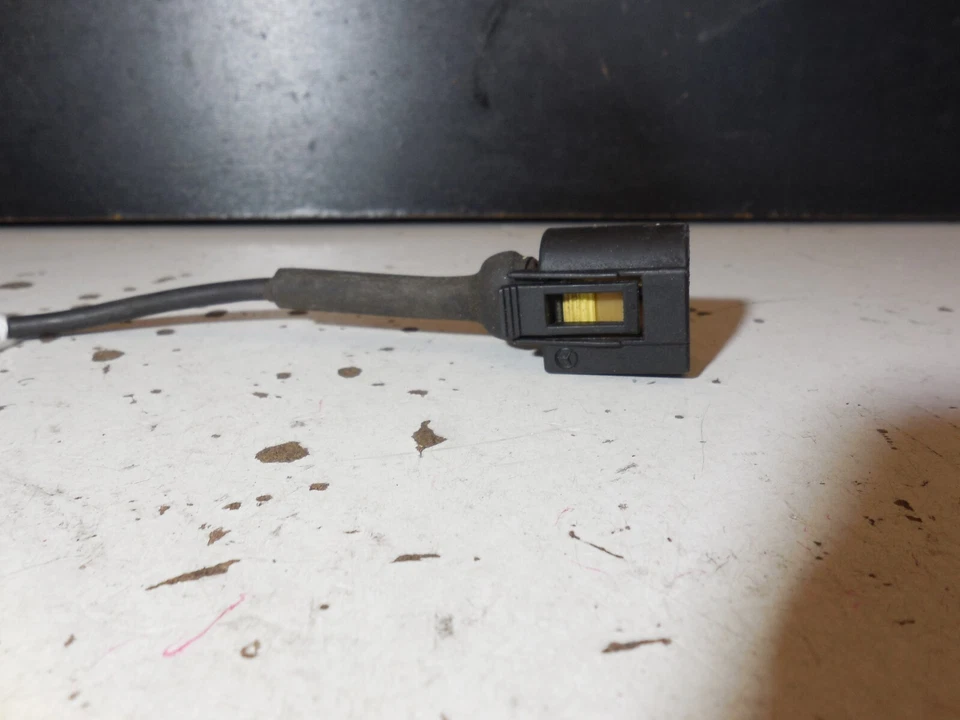 Conector de fiação injetor de combustível 1685453028 04-18 Mercedes Benz W246 B200 W204 - Imagem 2 de 4
