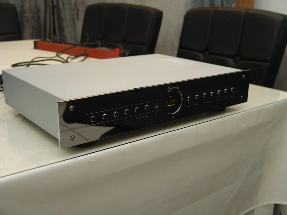 Burmester 053 RDS Stereo Digital FM Tuner - Bild 2 von 4