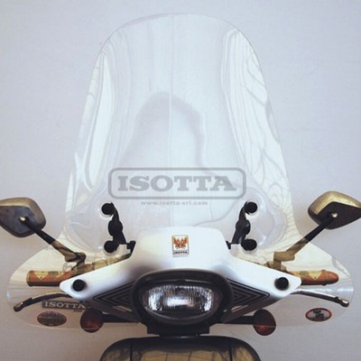 Parabrezza Isotta Per Aprilia Scarabeo 300 (2009-2013) – PMMA Trasparente 735x455mm Con Kit Anticorrosione