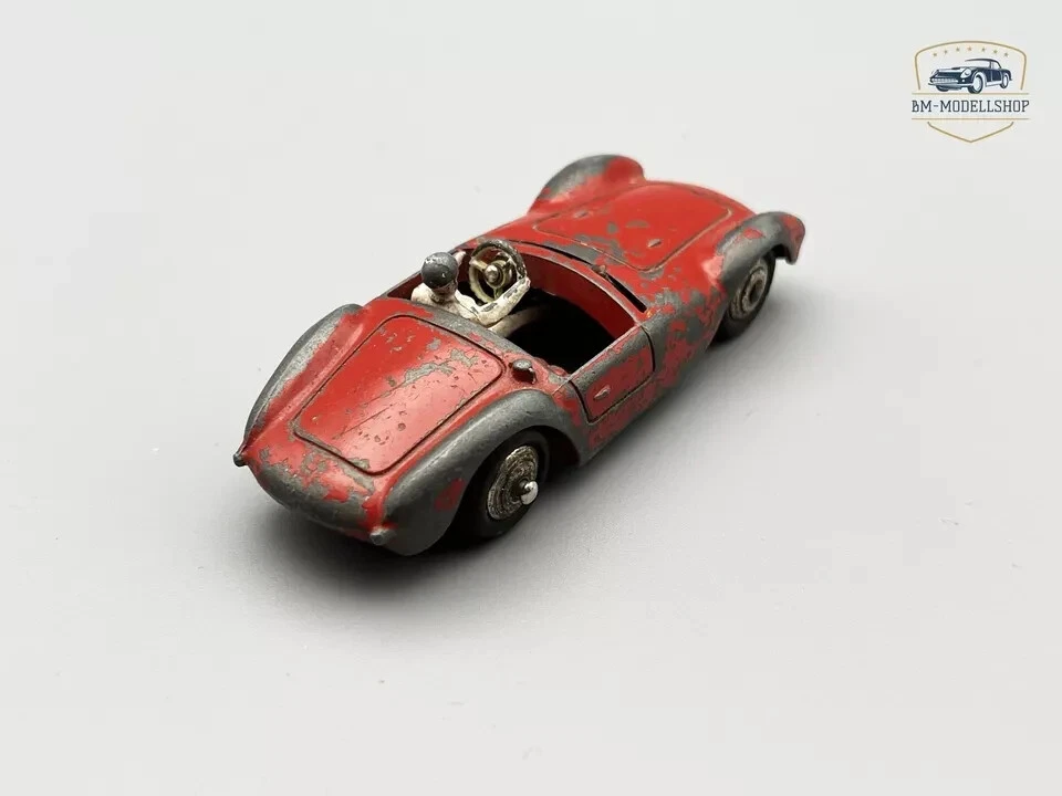 Auto vintage MASERATI CON PILOTA (Metallo) SCALA 1/43 - Immagine 2 di 4