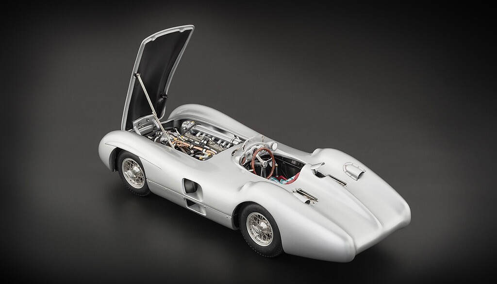 CMC M-137 1:18 MERCEDES-BENZ W196R STREAMLINER HANS HERRMANN