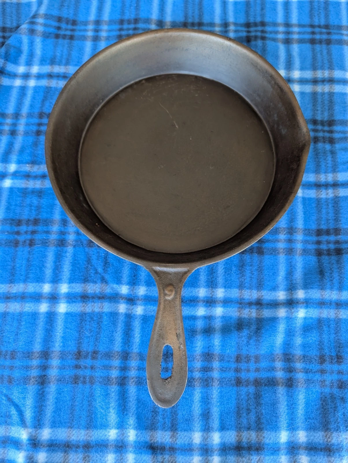 Antique Left Handed Gate Marked #9 Cast Iron Skillet