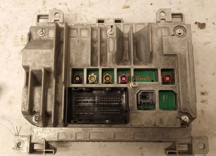 Dodge Charger Chrysler 300 2021-2022 pantalla de visualización y receptor Uconnect de 8,4 pulgadas Foto 2 de 3