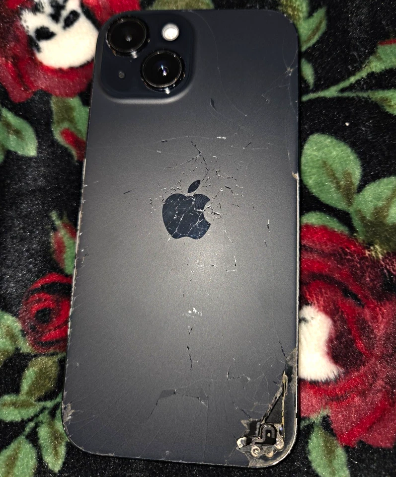 Apple iPhone 15 · 128GB, photo 1 of 3