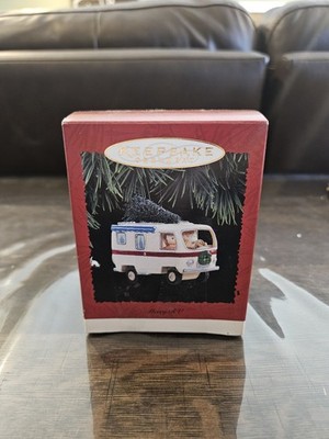 1995 Merry R.V. Santa & Mrs. on Vacation Hallmark Keepsake Christmas Ornament