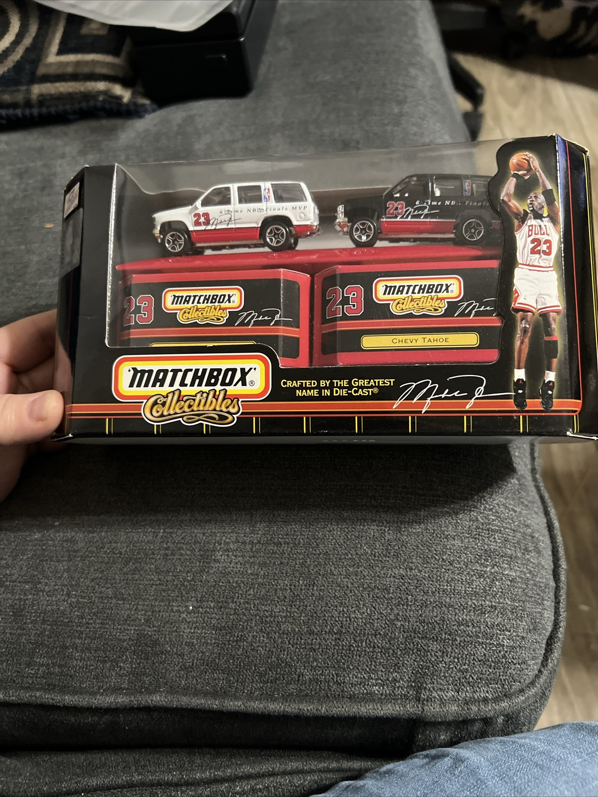 Matchbox NBA Collection Michael Jordan Chicago Bulls 2 Car Set Chevy Tahoe 1999
